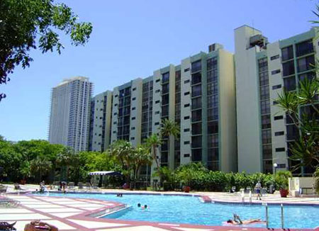 Plaza of the Americas, Sunny Isles