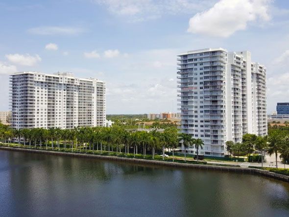 Admirals Port apartments for sale and rent