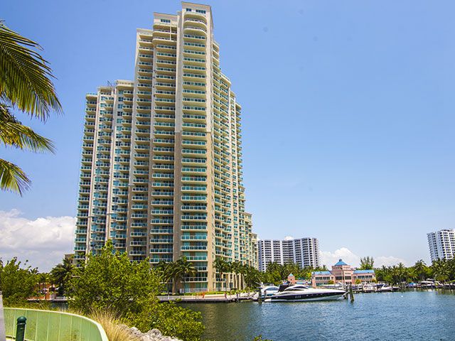 Aventura Marina apartments for sale and rent