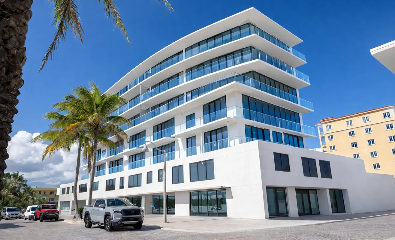 Eturna Beachside, Hollywood