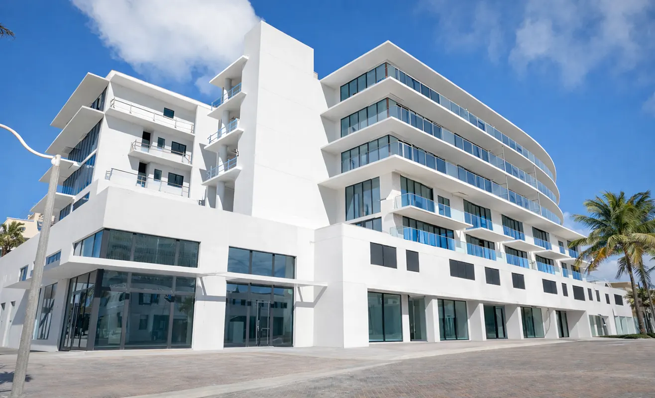 Eturna Beachside, Hollywood