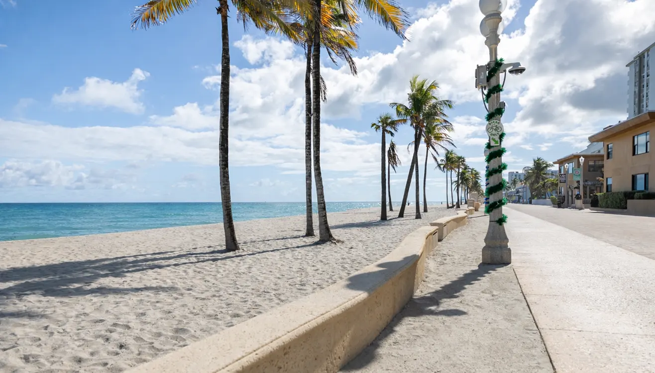 Eturna Beachside, Hollywood