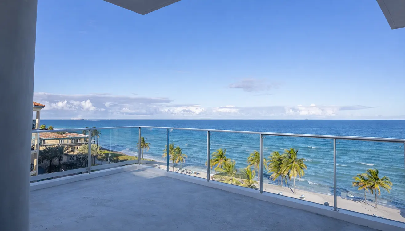 Eturna Beachside, Hollywood