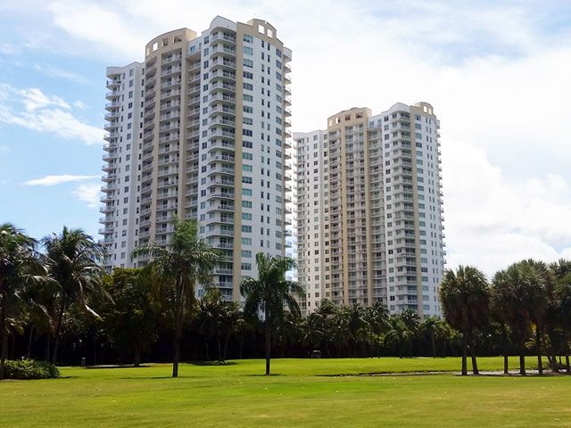 Duo Hallandale Apartamentos en Venta y Renta