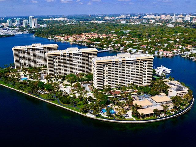 Grove Isle Apartamentos en Venta y Renta