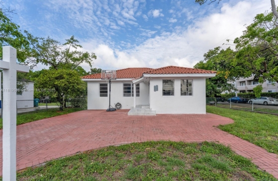 520 NW 32nd Pl #