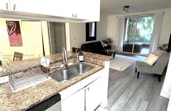 Porto Bellagio Condo for Sale - A11835840 10 