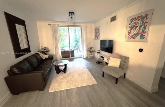 Porto Bellagio Condo for Sale - A11835840 4 