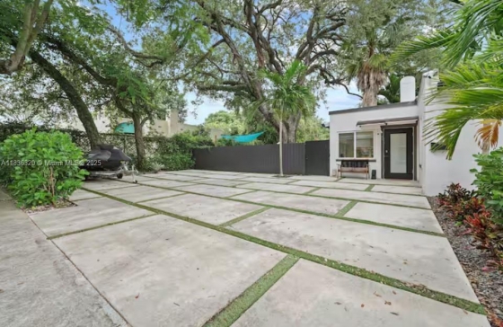 2301 SW 17th Ave #