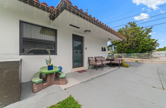 1136 NW 34th Ave #