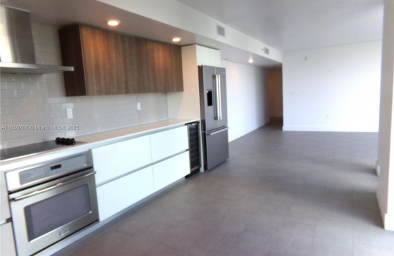 Bay Harbor Club Condo for Sale - A11836787 3 