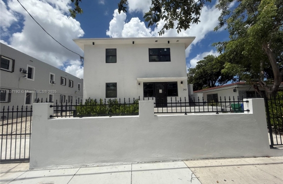 243 NW 32nd St #