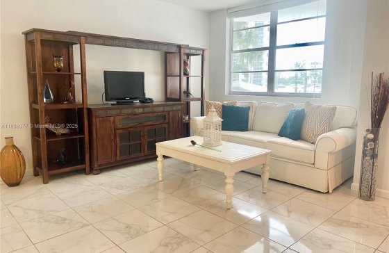 Residences on Hollywood Condo for - A11838377 4 