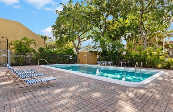 3174 N Pine Island Rd #