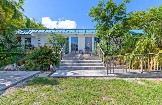 21423  Overseas Hwy #