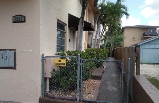 1353 NW 5 St #