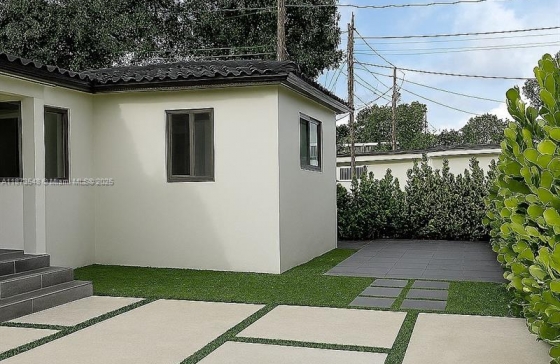 621 SW 33rd Avenue #