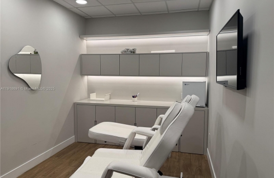 2820 NE 214th St #1004