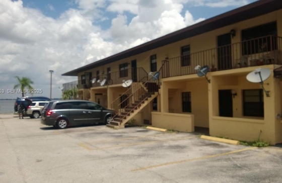 1025  Lakeveiw Drive #