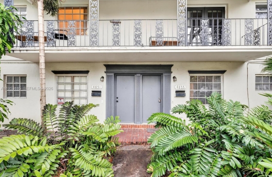 4851  University Dr #