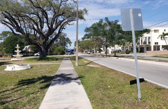 524 S Royal Poinciana Blvd #