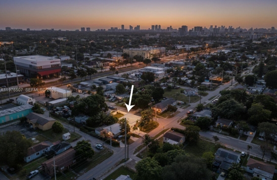 2001 N 22nd Avenue #