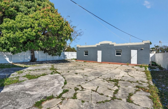 767 NW 35th St #
