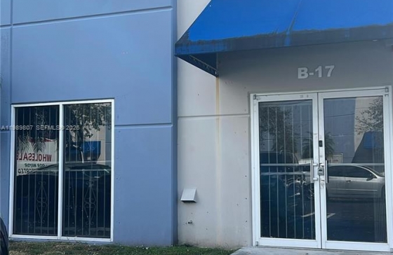 4960 NW 165th St #B18