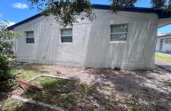109 NW 14th Way #1-4