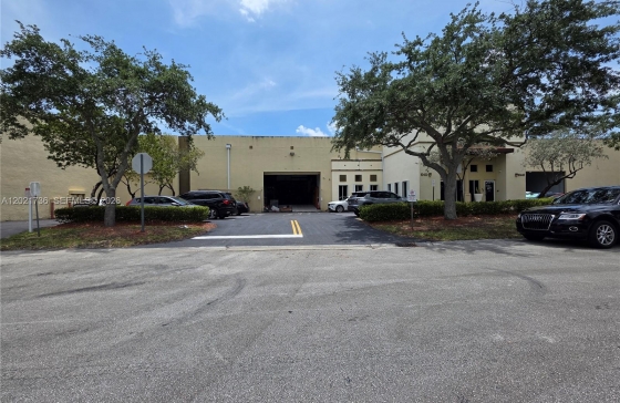 10420 NW 37th Ter #