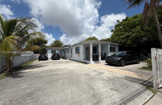 130 NW 16th Ave #