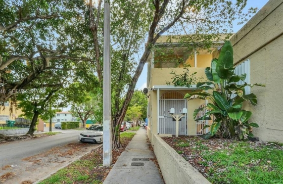 242 SW 15th Ave #