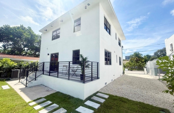 243 NW 32nd St #