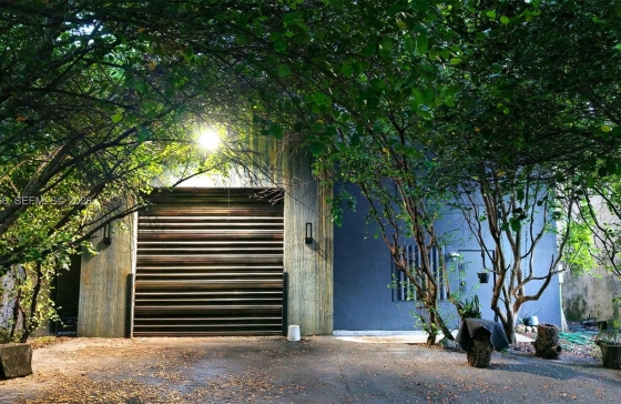2310 W 79th St #
