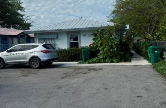 684 NW 14th St #