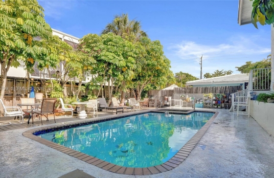 305 SE 12th Ave #