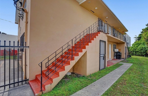 5842 NW 12th Ave #
