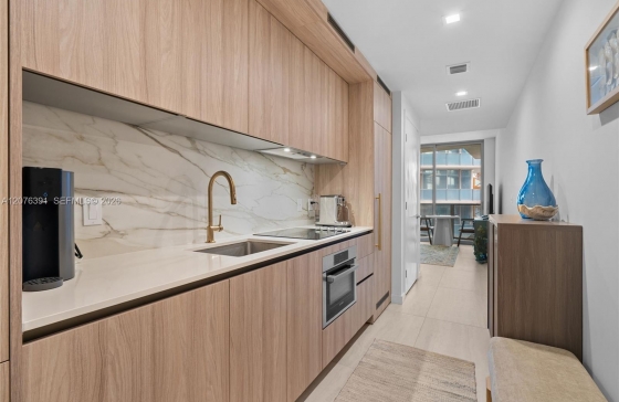 77 SE 5th #2805