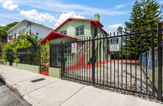 569 SW 5th St #
