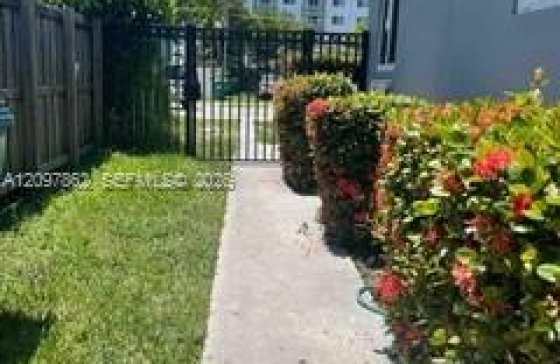 1283 NE 109th St #