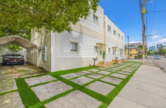 642 SW 10th Ave #