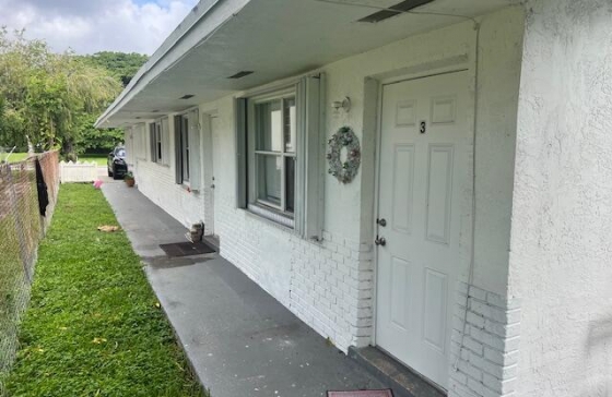 106 NW 12th #1-2