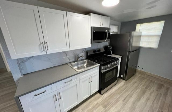 4040 NE 12th #