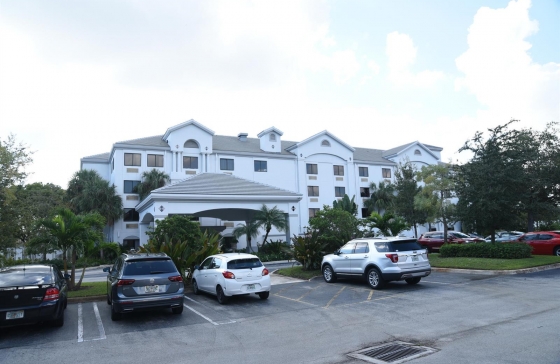 7051 N Seacrest #