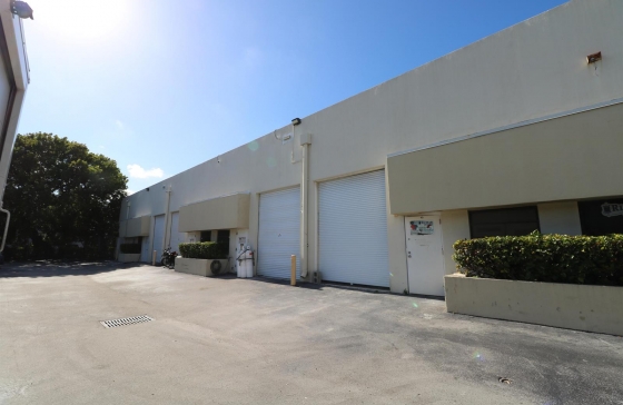2195 N Andrews #13
