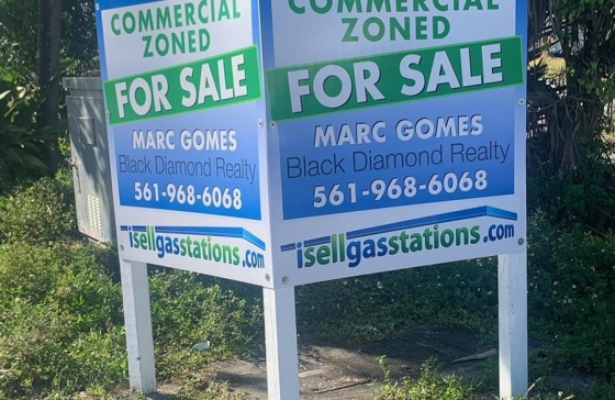 7049  Lake Worth #