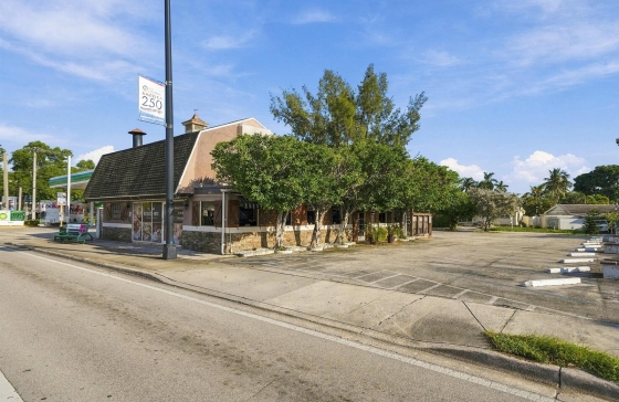 1576 E Oakland Park #