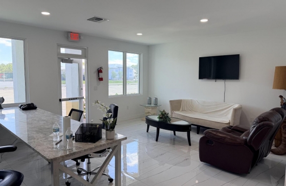 2134  NW Commerce Lakes #
