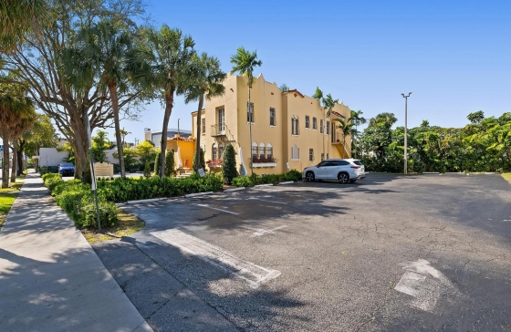 1313 S Andrews #