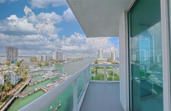 7910  Harbor Island Dr #805